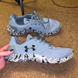 UNDER ARMOUR TENNIS SHOES